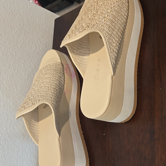 Matisse Raffia Platform Mules - Picture 11 of 12